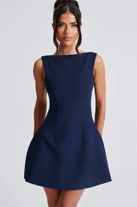 Chic Backless Summer Dress - Sleek, Slim-Fitting & Stylish for Any Occasion